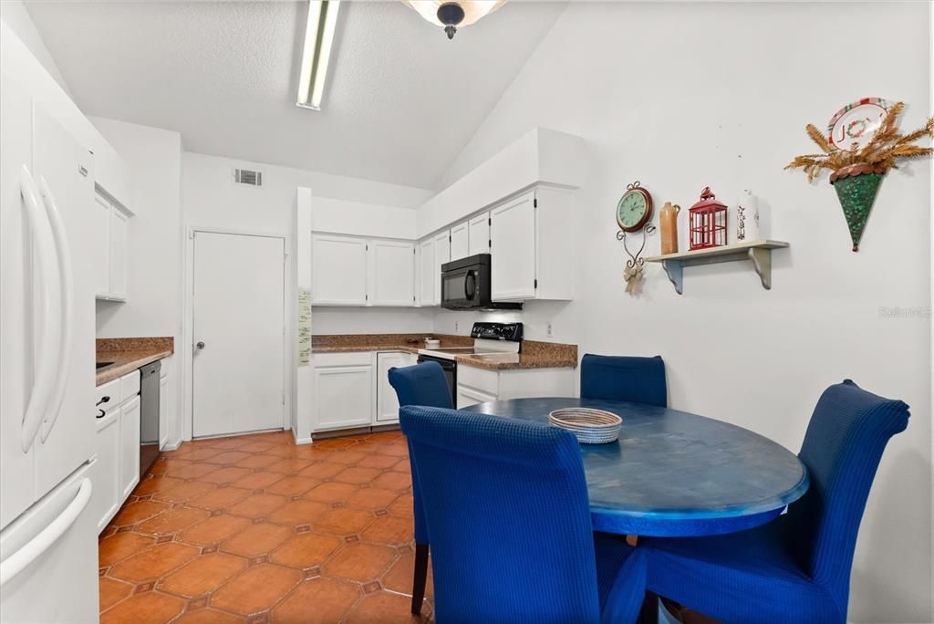 На продажу: $355,900 (3 спален, 2 ванн, 1343 Квадратных фут)