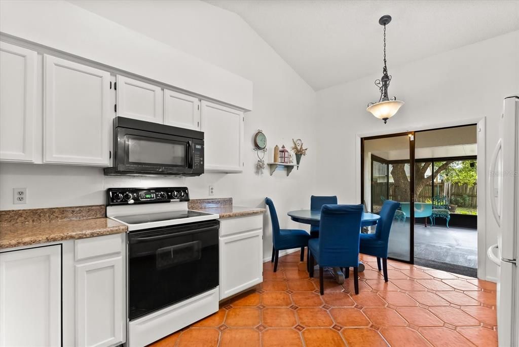 На продажу: $355,900 (3 спален, 2 ванн, 1343 Квадратных фут)