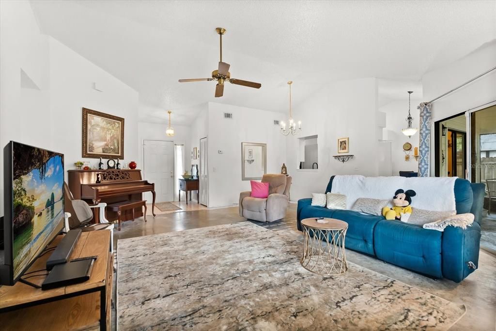 На продажу: $355,900 (3 спален, 2 ванн, 1343 Квадратных фут)