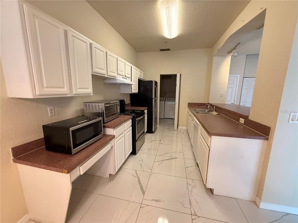 For Rent: $2,000 (3 beds, 3 baths, 2075 Square Feet)