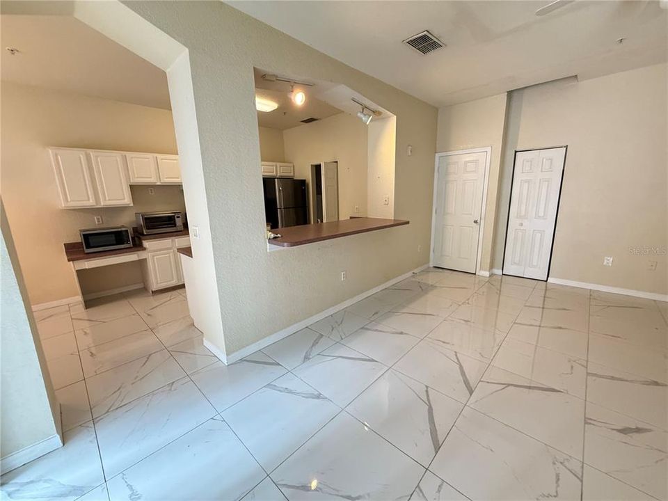 For Rent: $2,000 (3 beds, 3 baths, 2075 Square Feet)