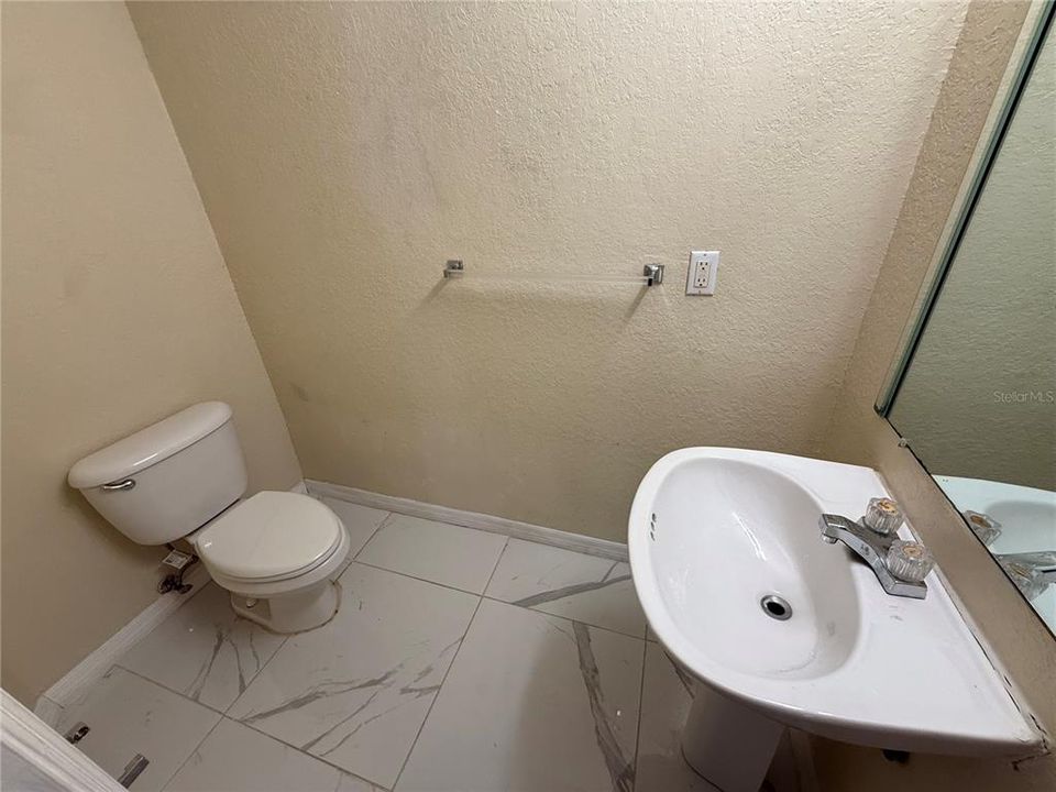 For Rent: $2,000 (3 beds, 3 baths, 2075 Square Feet)