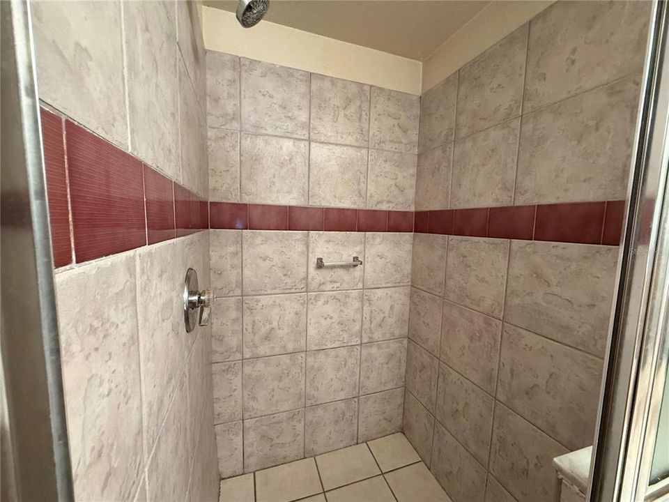 For Rent: $2,000 (3 beds, 3 baths, 2075 Square Feet)