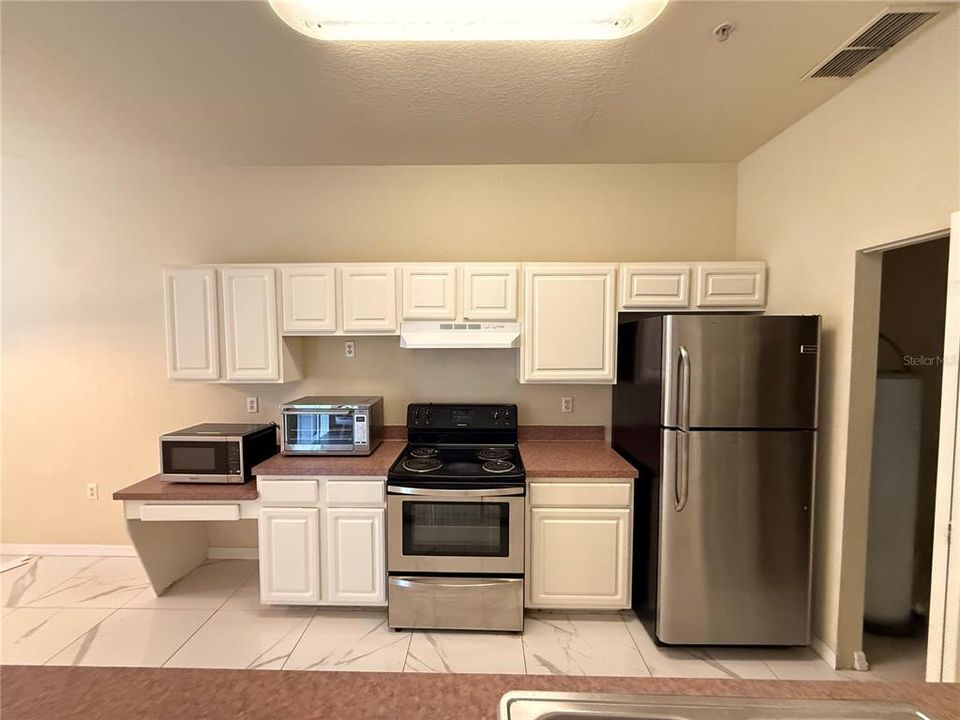 For Rent: $2,000 (3 beds, 3 baths, 2075 Square Feet)