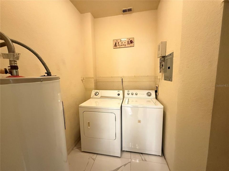 For Rent: $2,000 (3 beds, 3 baths, 2075 Square Feet)