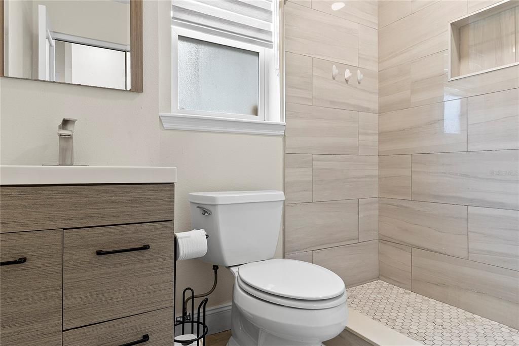 В аренду: $2,300 (4 спален, 2 ванн, 1800 Квадратных фут)