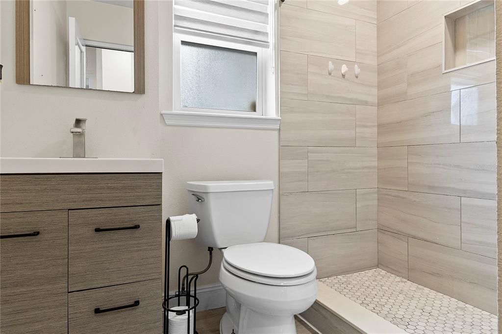 В аренду: $2,300 (4 спален, 2 ванн, 1800 Квадратных фут)