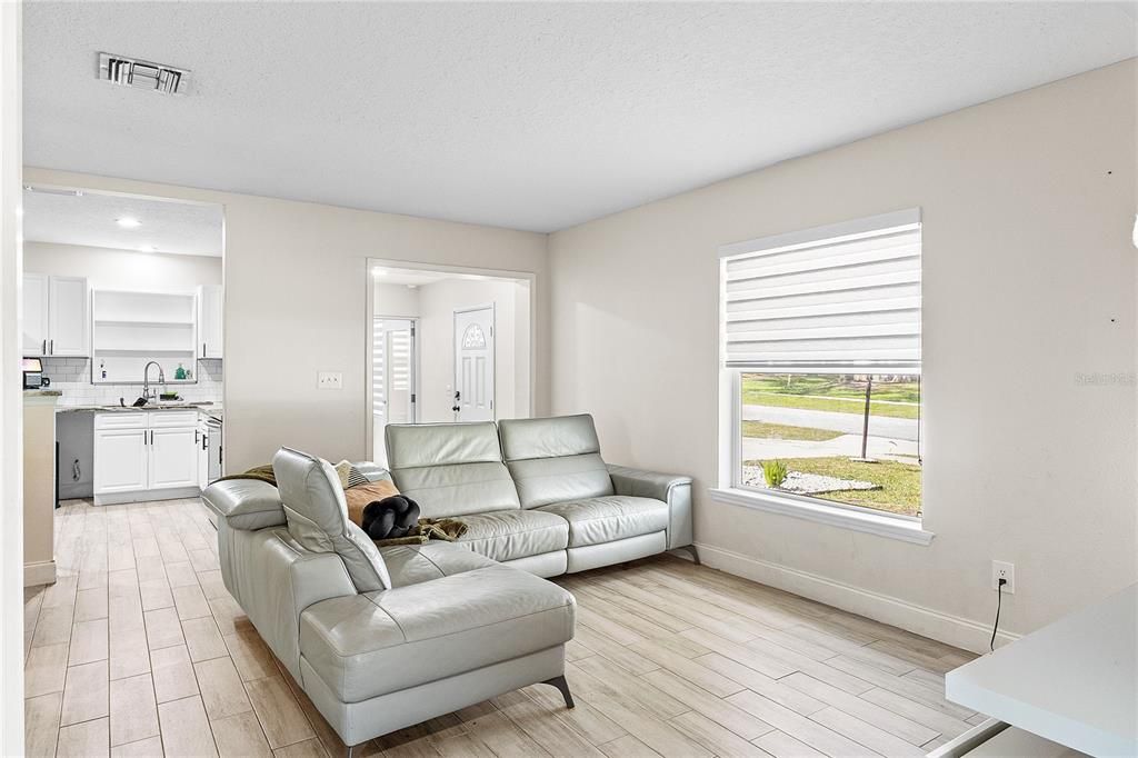 В аренду: $2,300 (4 спален, 2 ванн, 1800 Квадратных фут)