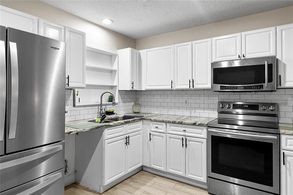 В аренду: $2,300 (4 спален, 2 ванн, 1800 Квадратных фут)