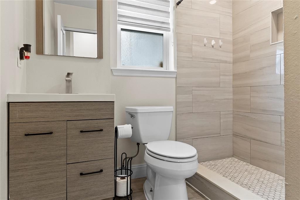 В аренду: $2,300 (4 спален, 2 ванн, 1800 Квадратных фут)