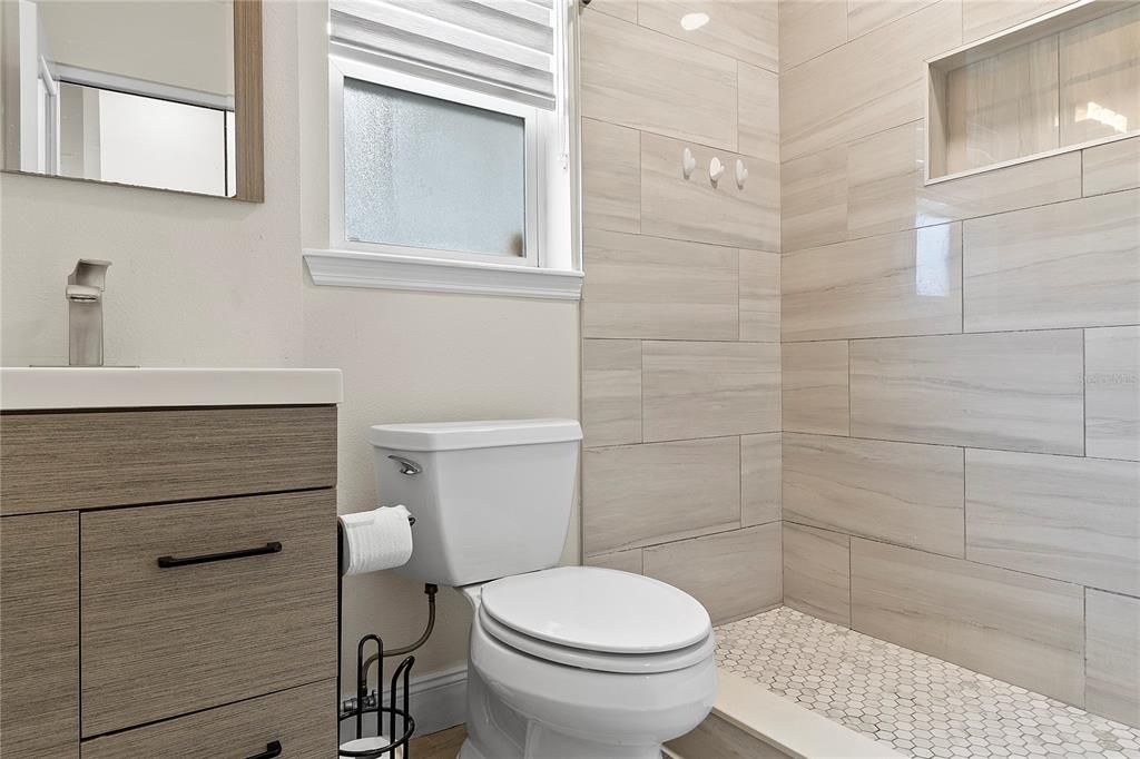 В аренду: $2,300 (4 спален, 2 ванн, 1800 Квадратных фут)