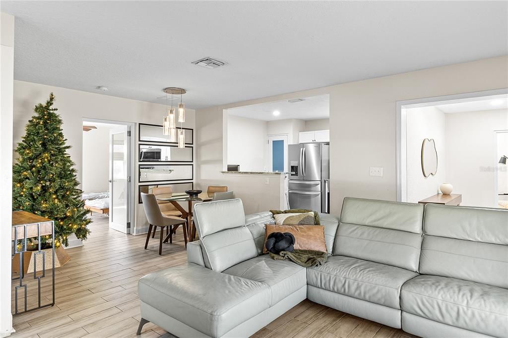 В аренду: $2,300 (4 спален, 2 ванн, 1800 Квадратных фут)