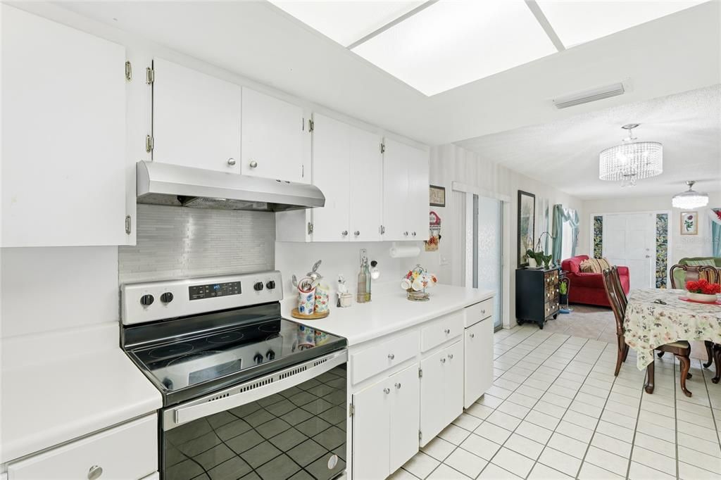 En Venta: $319,000 (3 camas, 2 baños, 1271 Pies cuadrados)