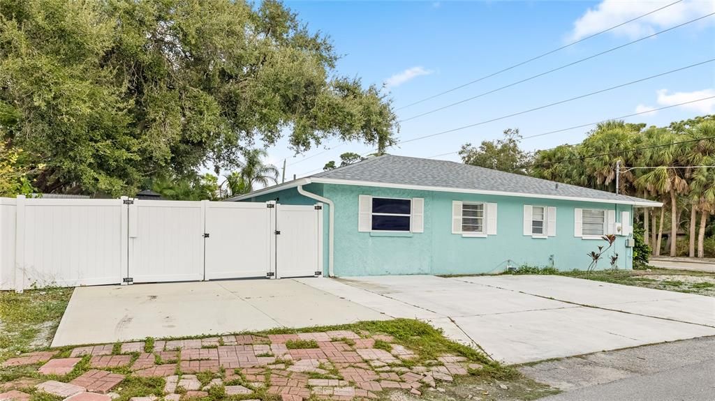 En Venta: $319,000 (3 camas, 2 baños, 1271 Pies cuadrados)