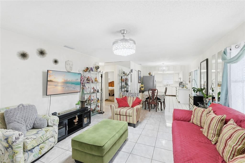 En Venta: $319,000 (3 camas, 2 baños, 1271 Pies cuadrados)