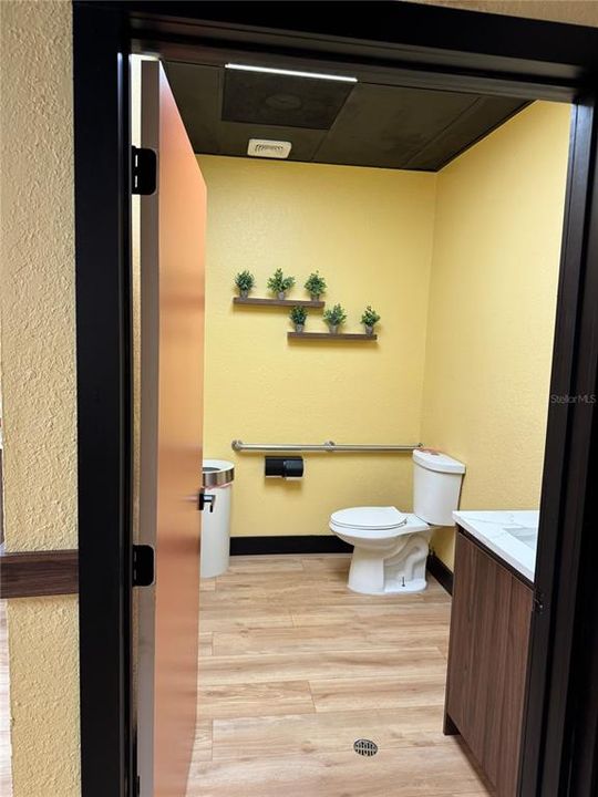 En Venta: $180,000 (0 camas, 0 baños, 1100 Pies cuadrados)