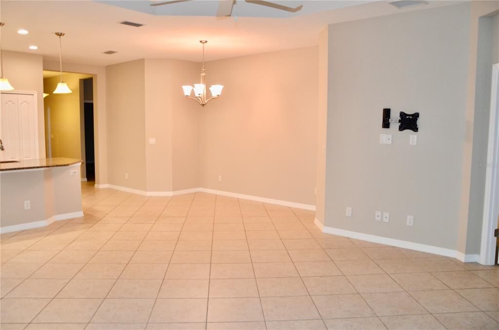 For Sale: $370,000 (2 beds, 2 baths, 1495 Square Feet)