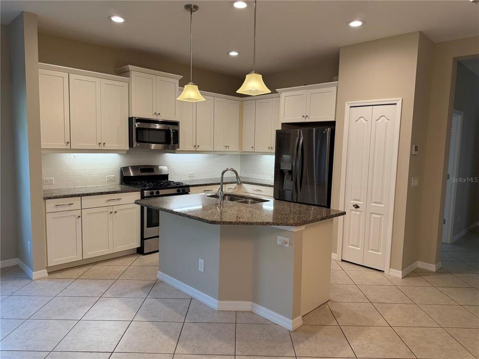 For Sale: $370,000 (2 beds, 2 baths, 1495 Square Feet)
