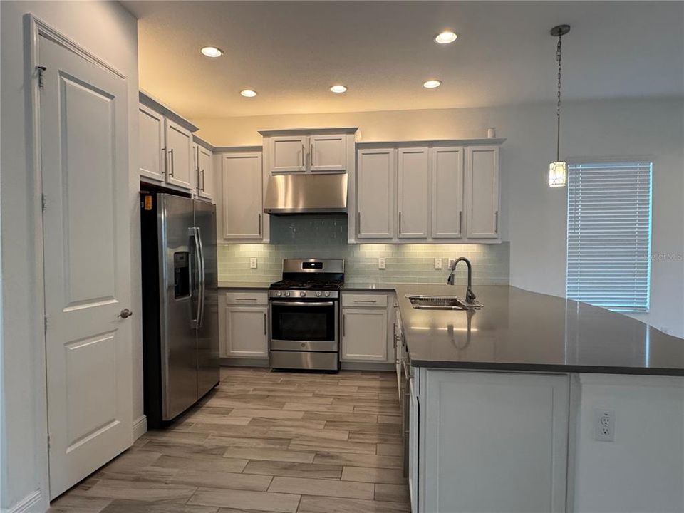 For Rent: $3,195 (4 beds, 3 baths, 2072 Square Feet)