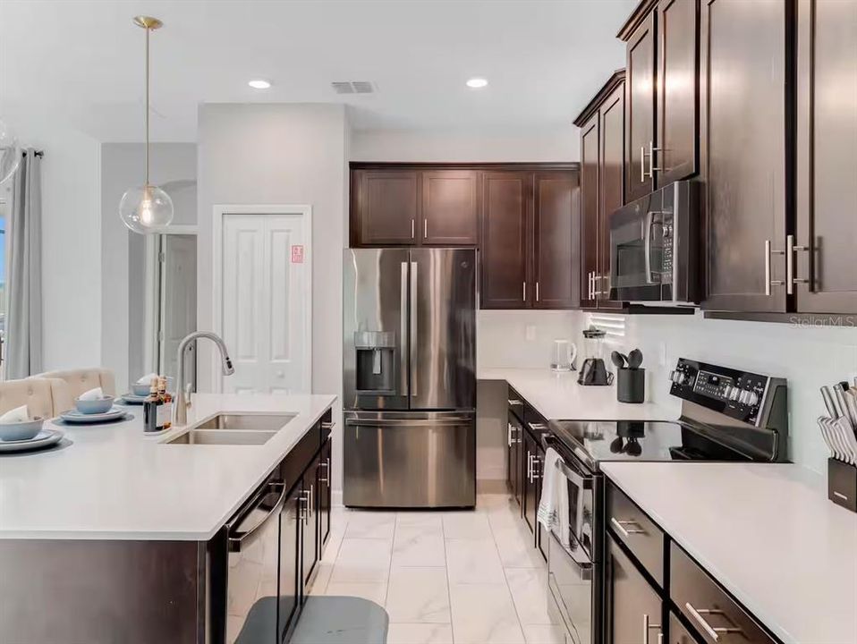 На продажу: $739,000 (5 спален, 5 ванн, 2996 Квадратных фут)