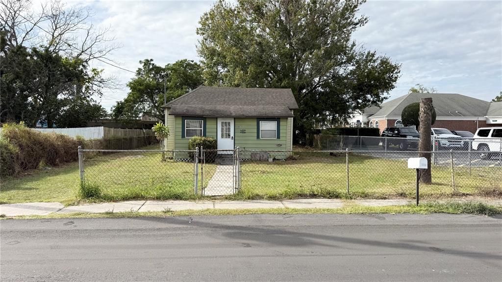 For Sale: $185,000 (2 beds, 1 baths, 576 Square Feet)