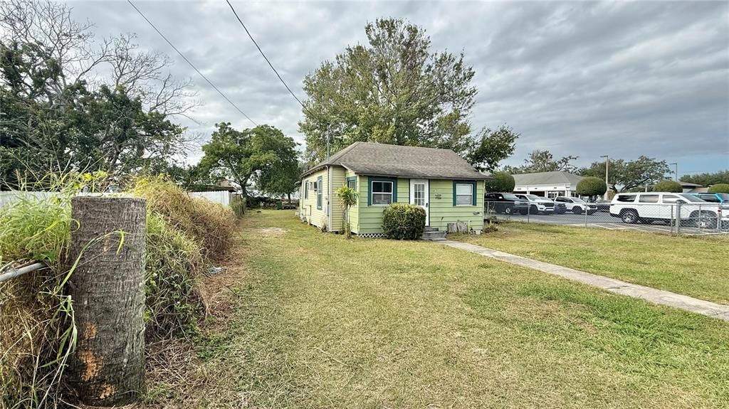 For Sale: $185,000 (2 beds, 1 baths, 576 Square Feet)