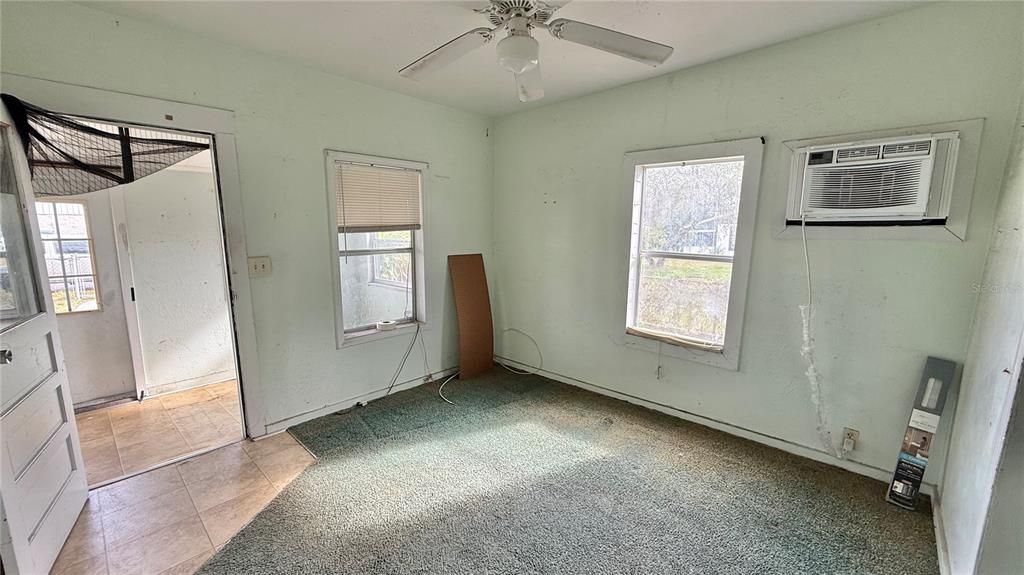 For Sale: $185,000 (2 beds, 1 baths, 576 Square Feet)