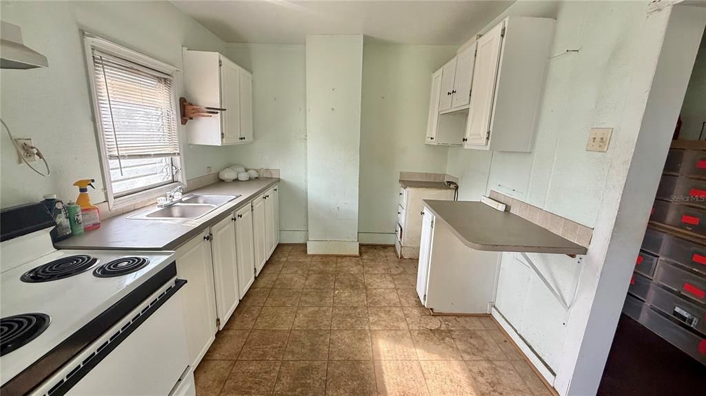 For Sale: $185,000 (2 beds, 1 baths, 576 Square Feet)