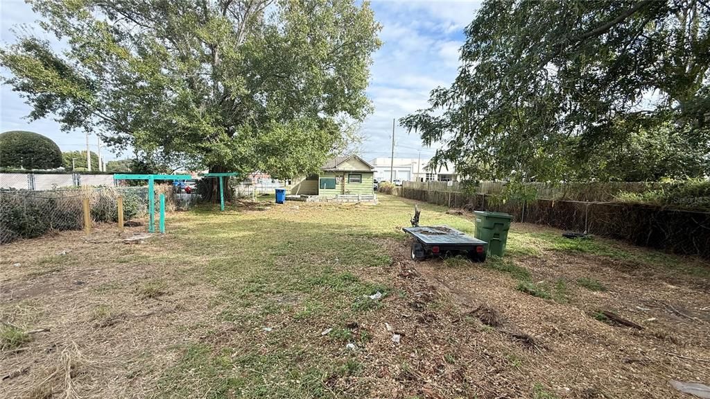 For Sale: $185,000 (2 beds, 1 baths, 576 Square Feet)