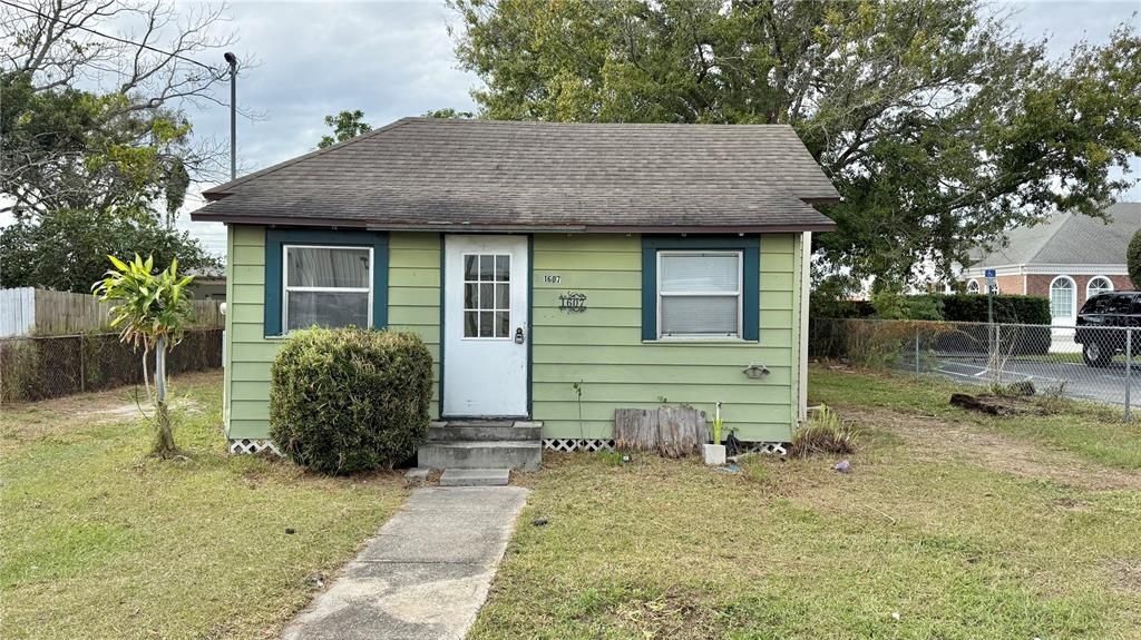 For Sale: $185,000 (2 beds, 1 baths, 576 Square Feet)