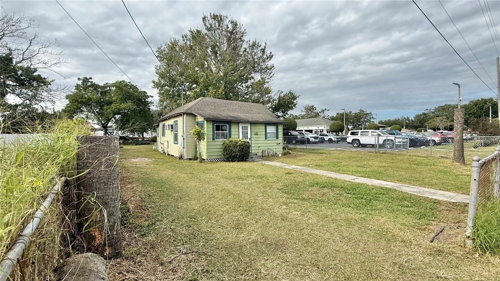 For Sale: $185,000 (2 beds, 1 baths, 576 Square Feet)