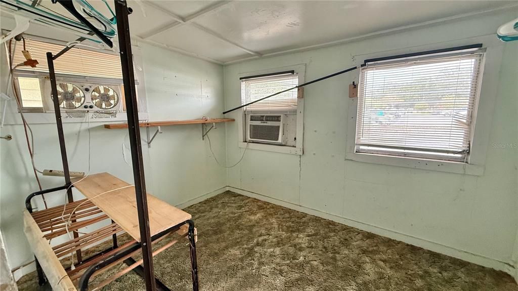 For Sale: $185,000 (2 beds, 1 baths, 576 Square Feet)