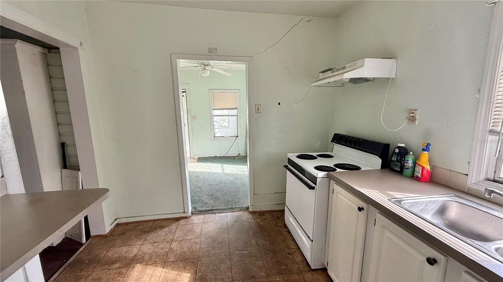 For Sale: $185,000 (2 beds, 1 baths, 576 Square Feet)