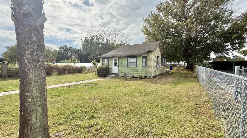 For Sale: $185,000 (2 beds, 1 baths, 576 Square Feet)