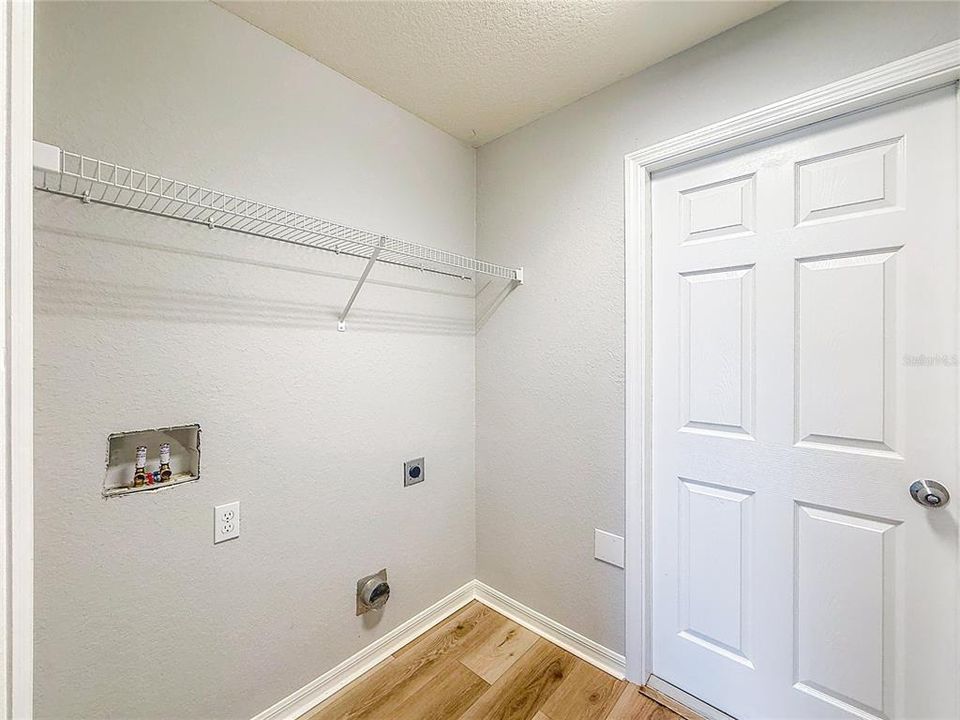 For Rent: $2,400 (4 beds, 2 baths, 1711 Square Feet)