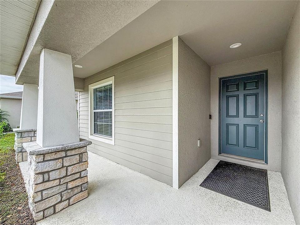 For Rent: $2,400 (4 beds, 2 baths, 1711 Square Feet)