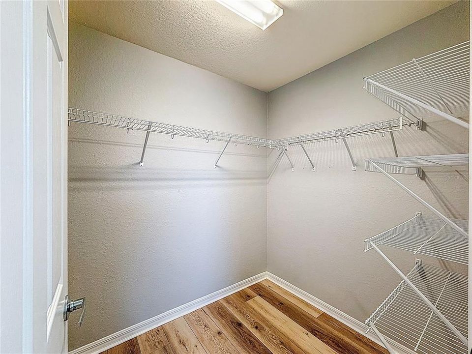 For Rent: $2,400 (4 beds, 2 baths, 1711 Square Feet)