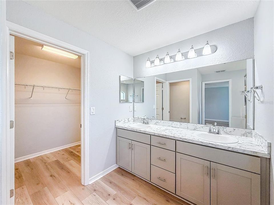 For Rent: $2,400 (4 beds, 2 baths, 1711 Square Feet)