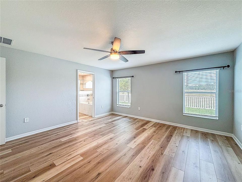 For Rent: $2,400 (4 beds, 2 baths, 1711 Square Feet)