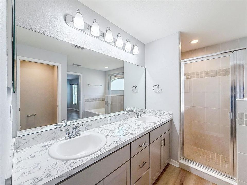 For Rent: $2,400 (4 beds, 2 baths, 1711 Square Feet)