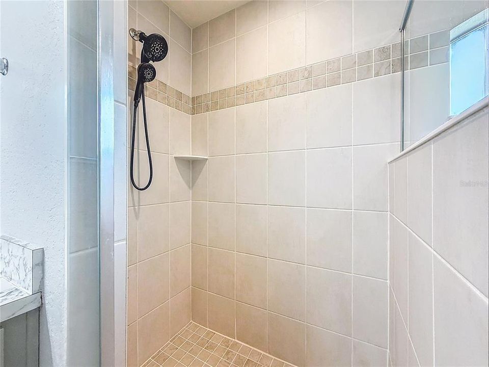 For Rent: $2,400 (4 beds, 2 baths, 1711 Square Feet)