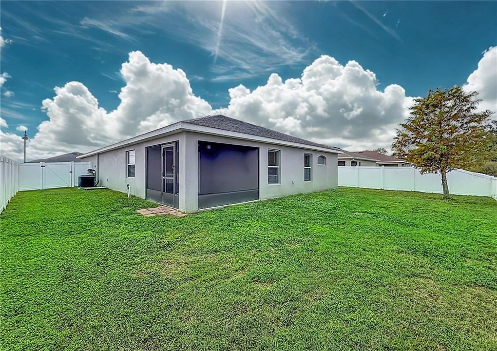 For Rent: $2,400 (4 beds, 2 baths, 1711 Square Feet)