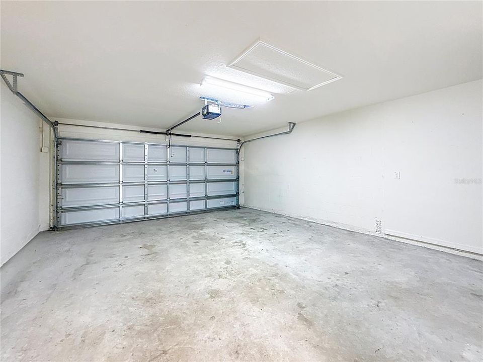 For Rent: $2,400 (4 beds, 2 baths, 1711 Square Feet)