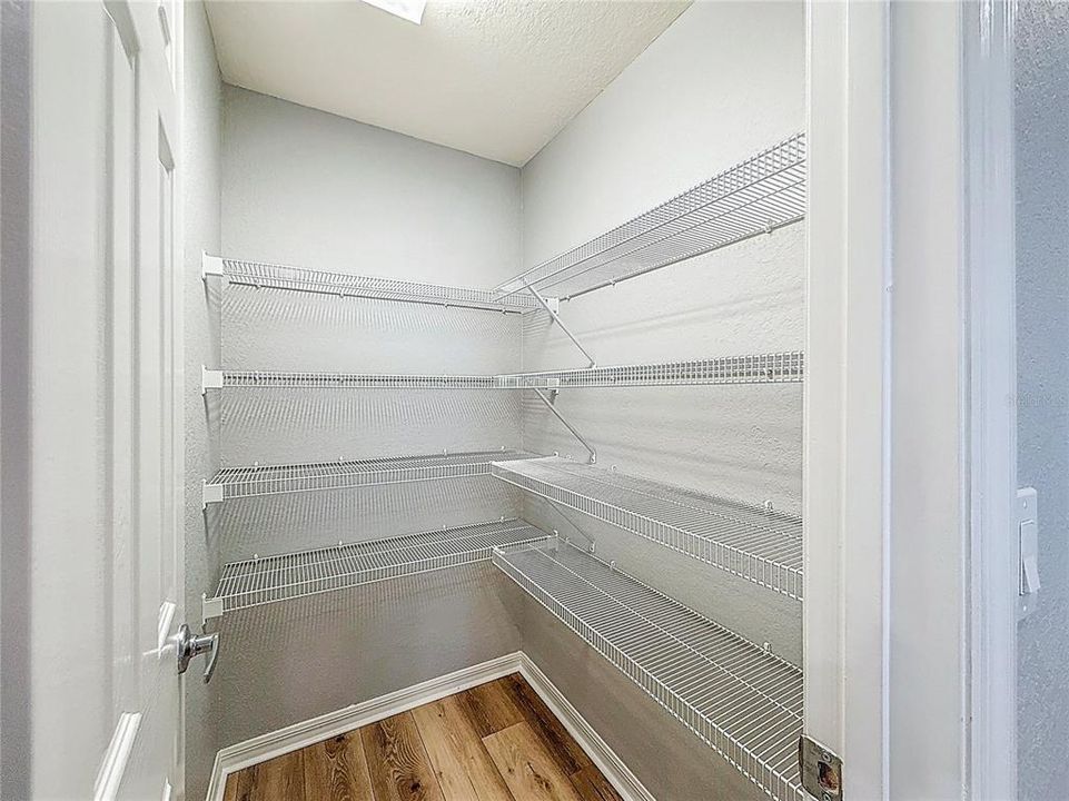 For Rent: $2,400 (4 beds, 2 baths, 1711 Square Feet)