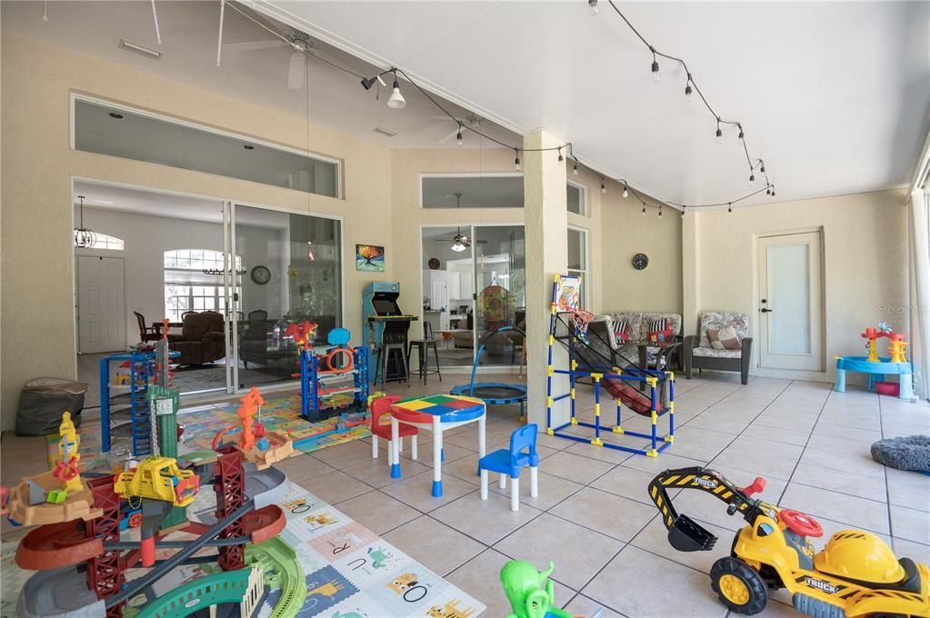 For Sale: $749,000 (4 beds, 3 baths, 3104 Square Feet)