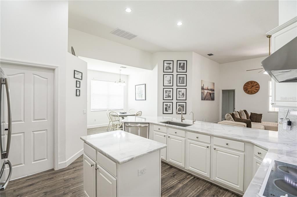 For Sale: $749,000 (4 beds, 3 baths, 3104 Square Feet)