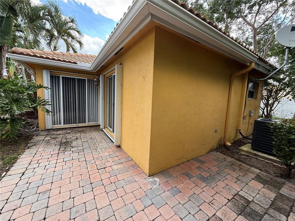 For Sale: $389,900 (3 beds, 2 baths, 1253 Square Feet)