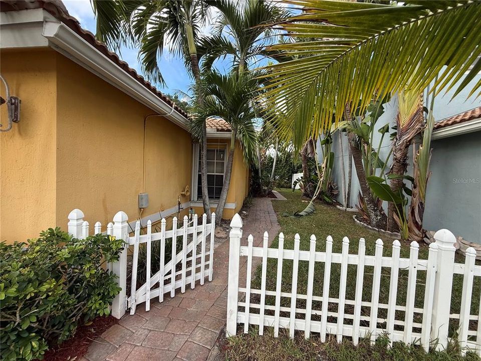 For Sale: $389,900 (3 beds, 2 baths, 1253 Square Feet)