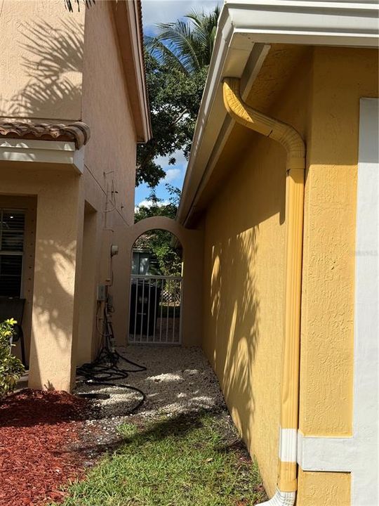 For Sale: $389,900 (3 beds, 2 baths, 1253 Square Feet)