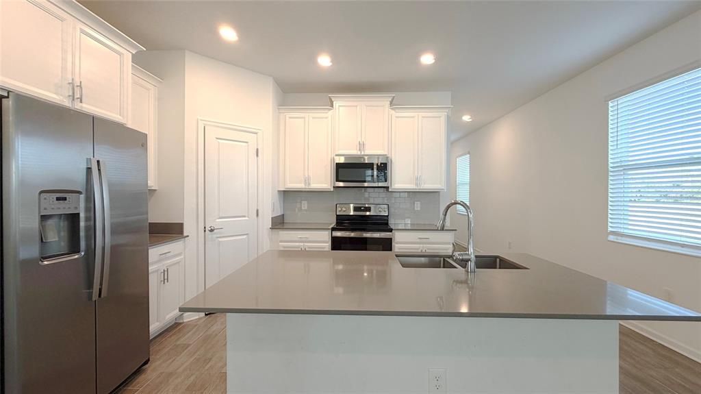 For Rent: $3,200 (4 beds, 3 baths, 2502 Square Feet)